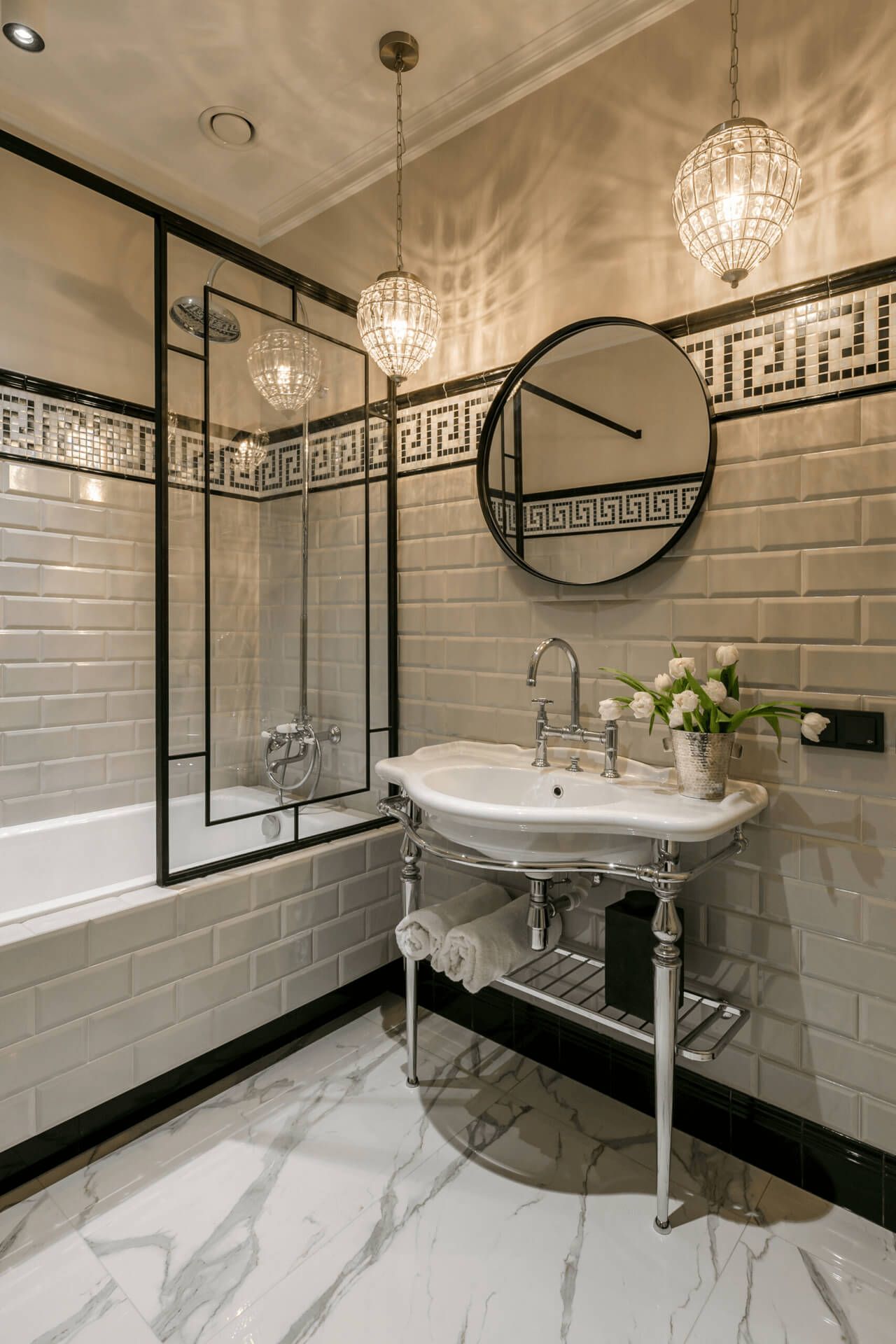 Ванна кімната з раковиною на хромованих ніжках — класичний стиль, Київ