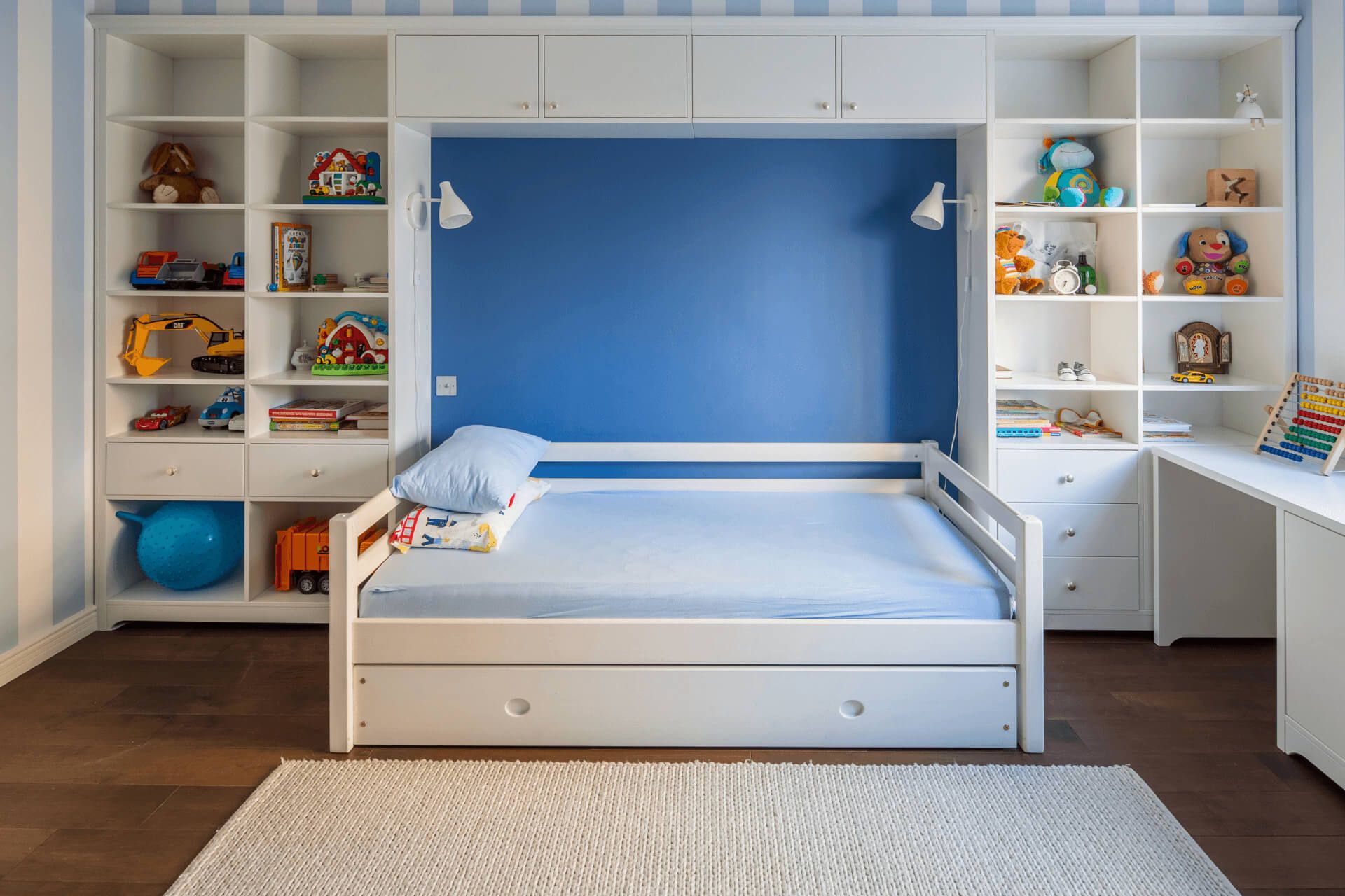 Дитяча кімната з яскравим оформленням, дизайнерський ремонт